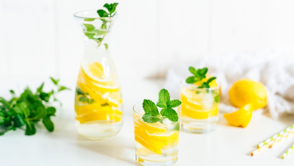 11 Gründe, jeden Morgen Zitronenwasser zu trinken