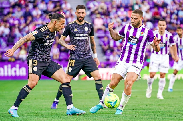 Weissman, Cristian Rodríguez (11) y Ríos Reina (3) en disputa de un balón. REAL VALLADOLID C. F. 2 S. D. PONFERRADINA 0 Sábado 14/05/2022, 18:15 horas. Campeonato de Liga de 2ª División, jornada 40. Valladolid, estadio José Zorrilla: 20.213 espectadores. GOLES: 1-0: 1’, Iván Sánchez. 2-0: 60', Monchu.