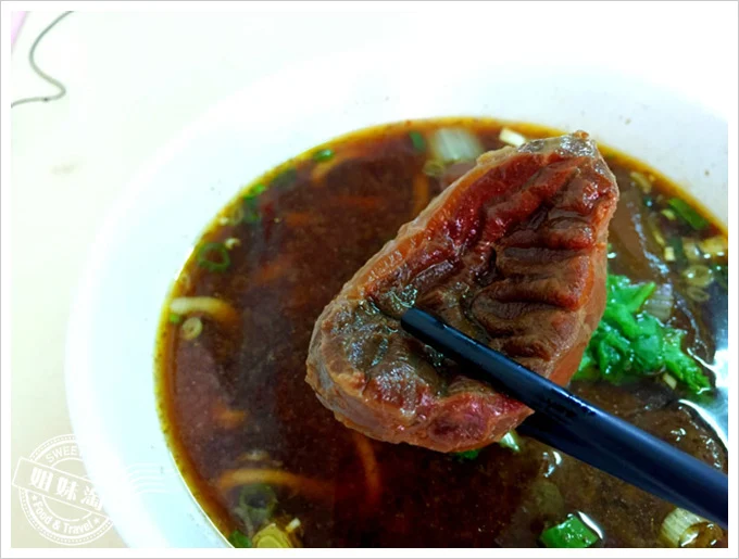 夯園牛肉麵館菜單紅燒半筋半肉牛肉麵
