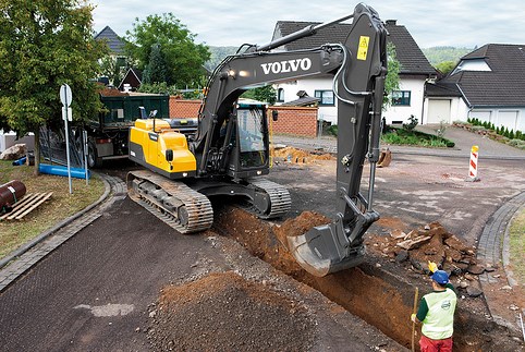 gambar truk bego Volvo EC160D