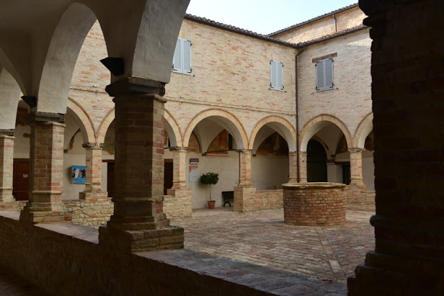 CHIOSTRO-CHIESA-SAN-FRANCESCO-LORO-PICENO