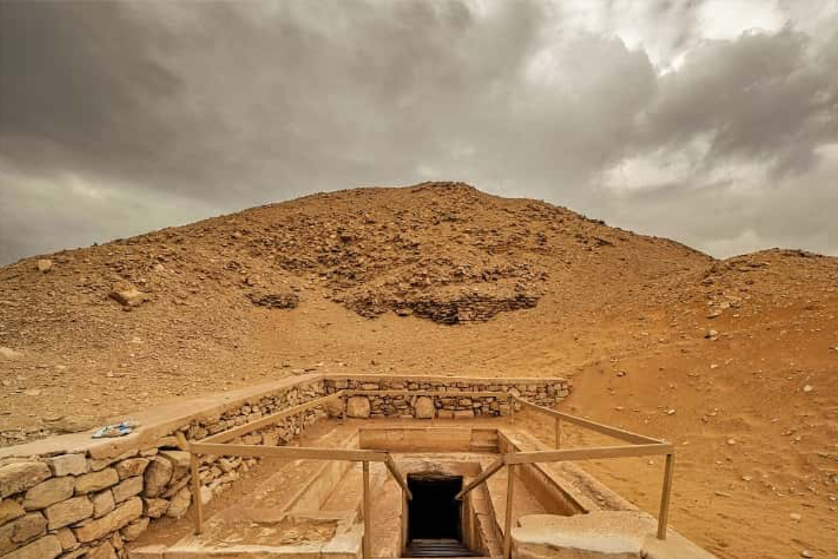 Explore the Pyramid of Teti