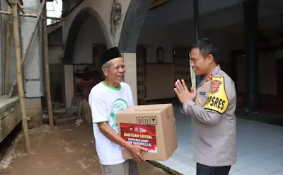 Kapolres Lebak Berikan Bantuan ke DKM Masjid Roudhotul Jannah Pajagan