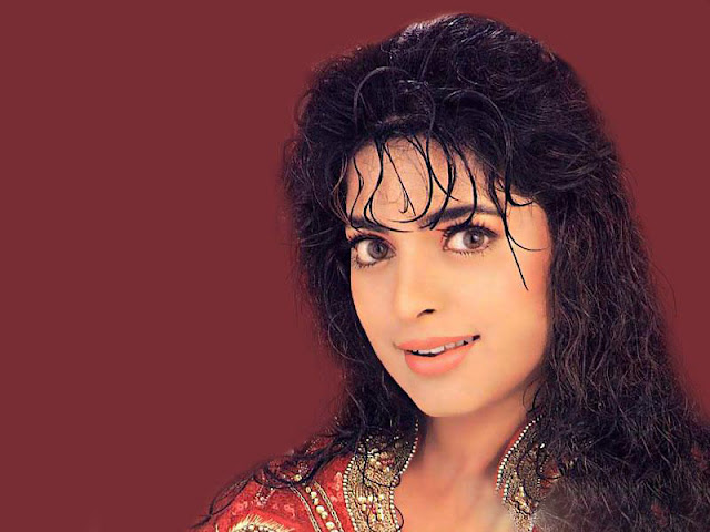 Juhi Chawla  HD Wallpaper