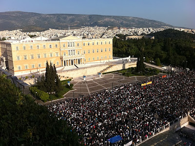 Περισσότεροι από 300.000 Έλληνες πολίτες στο Σύνταγμα