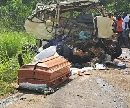 Breaking: Fatal accident kills several persons heading for funeral.