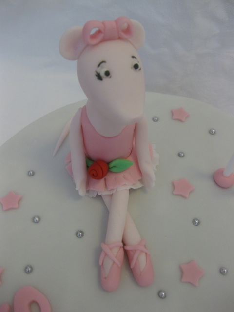 Angelina Ballerina My last cake before I give birth luckily my 3 and a 