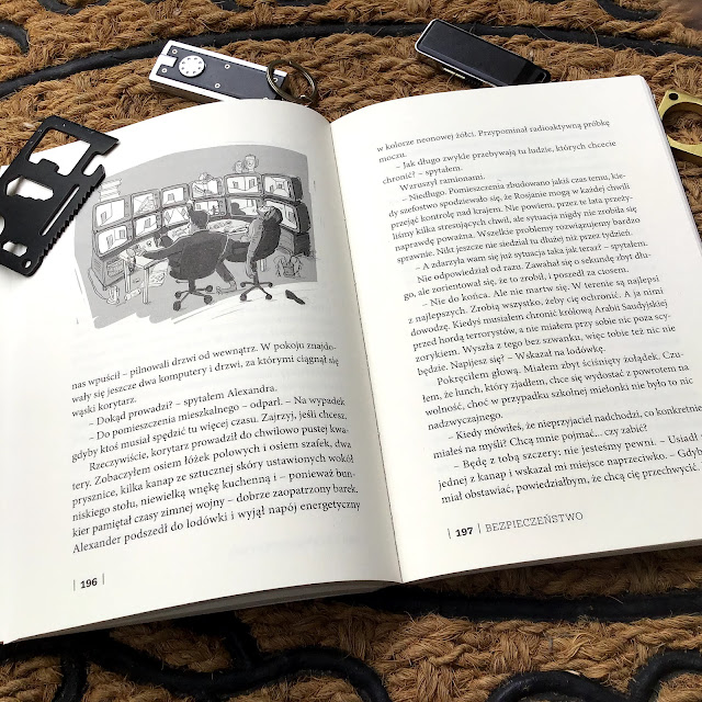 „Szkoła szpiegów” Stuart Gibbs, Agora dla dzieci, pierwszy tom serii książek szpiegowskich dla starszych dzieci i młodszych nastolatków