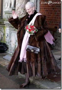 Unvailing a Picture - Margrethe
