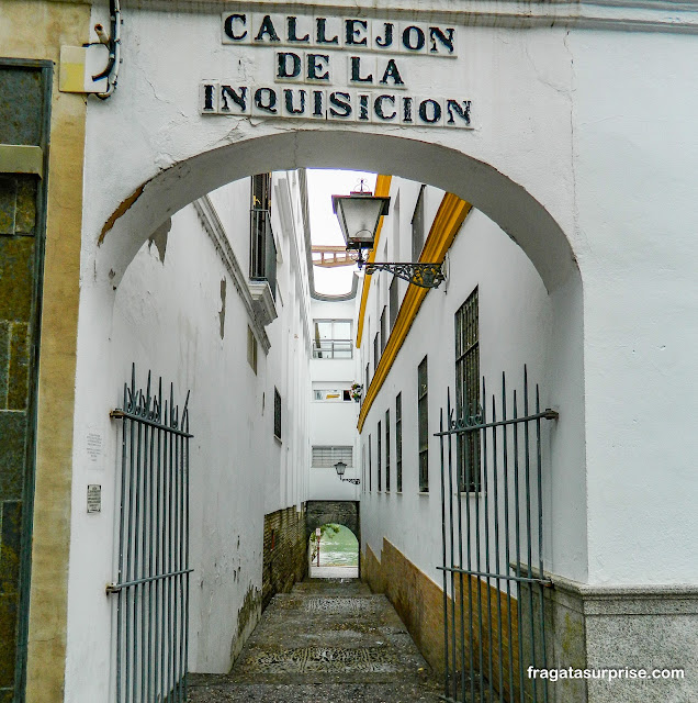 Beco da Inquisição no Bairro de Triana em Sevilha