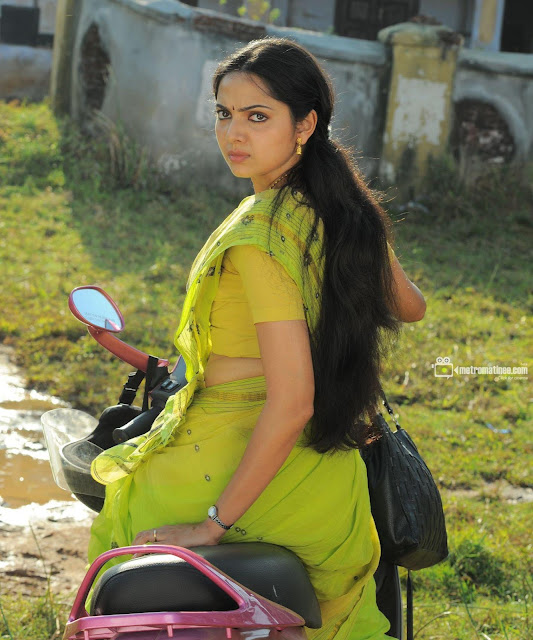 Samvritha Sunil Hot in Manikya Kallu