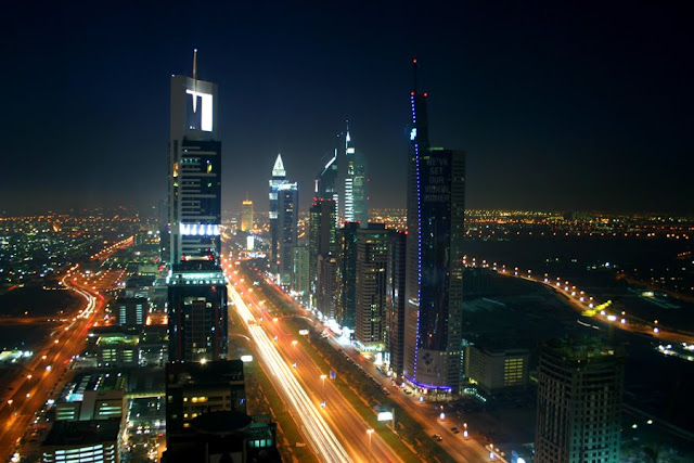 [Dubai_night_skyline.jpg]