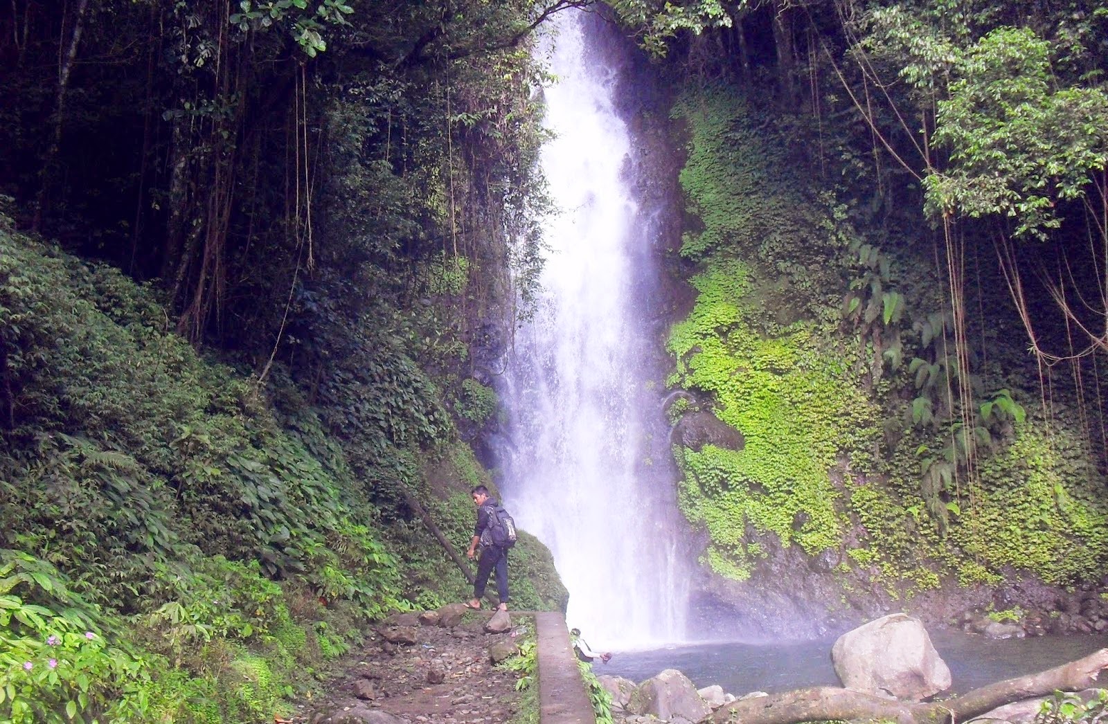 Air Terjun Kembar Barambang Sinjai