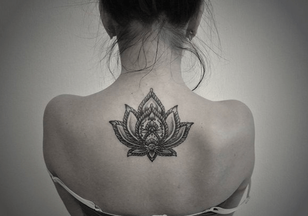 o_preto_e_o_cinza_flor_de_ltus_da_tatuagem