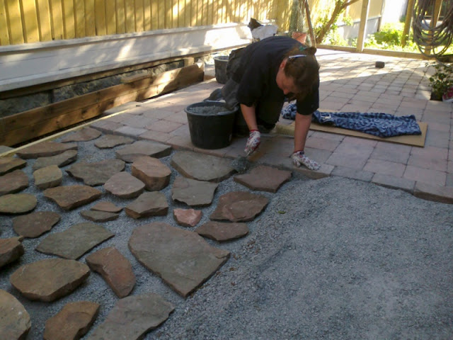 lingonberryhouse, garden, paving, stones, pihakivetys