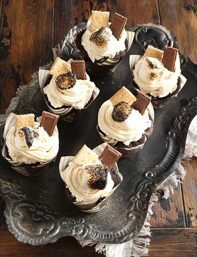 Recipe for a chocolate cupcake with a graham cracker crust base, topped with marshmallow butter frosting.