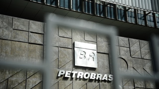 Governo estuda até fim do monopólio da Petrobras para reduzir preço de voo