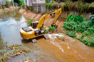 ‘Limpa Rio’- Limpeza do Rio Paquequer avança pelo centro da cidade