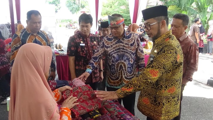 Sekda Sudirman Ajak ASN dan Masyarakat Cintai Batik Jambi