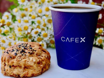Ly Café X được pha chế bởi robot
