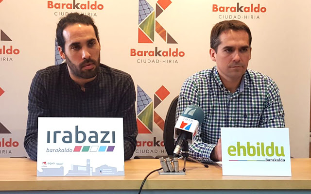 Los portavoces de Irabazi y EH Bildu, Eder Álvarez e Iker Rahona