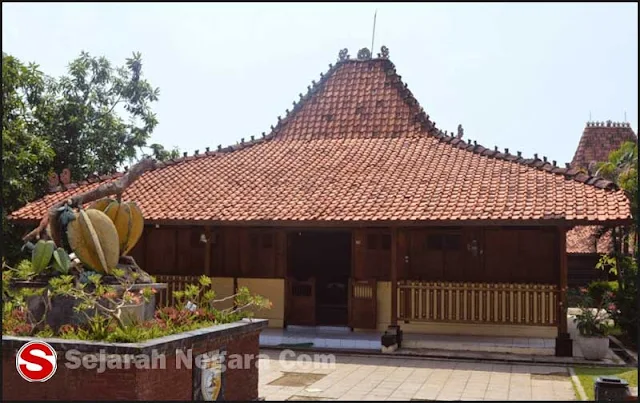 Gambar Rumah adat Joglo Jawa Timur