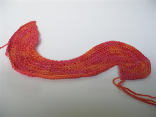 curvy infinity motif in shades of coral and pink