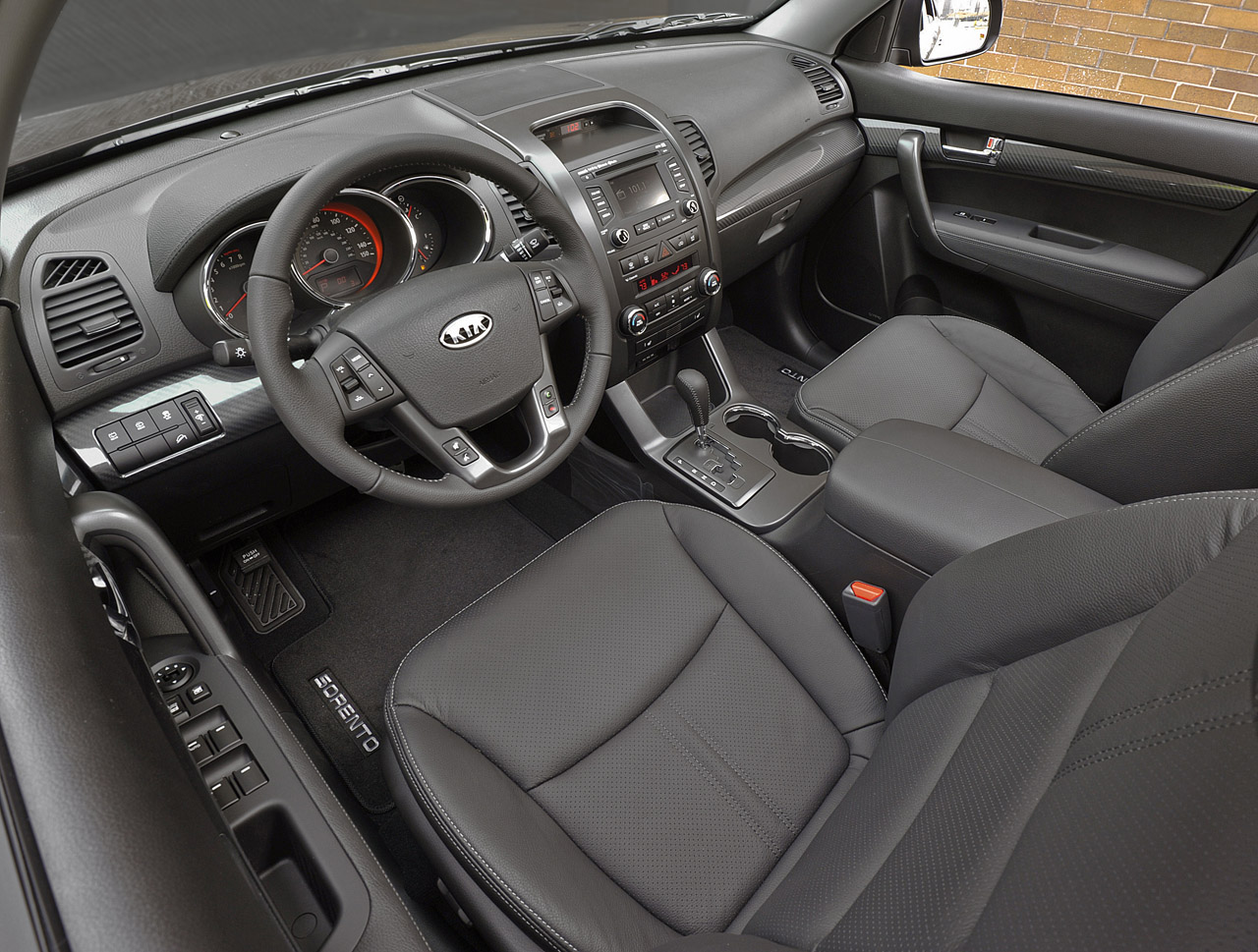 2011 KIA SORENTO SX INTERIOR DESIGN