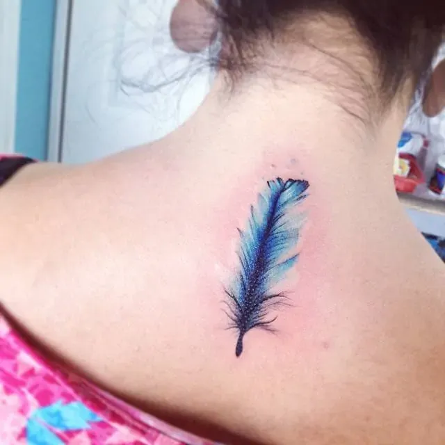 Vemos imagen de un precioso tatuaje de acuarela para mujer