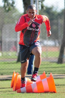 Walter está fugindo do Beira-Rio de novo?