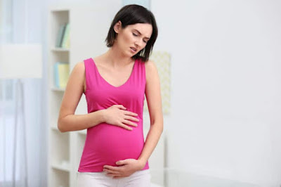 Bụng mẹ sẽ cứng rõ rệt ở giai đoạn mang thai thứ 2