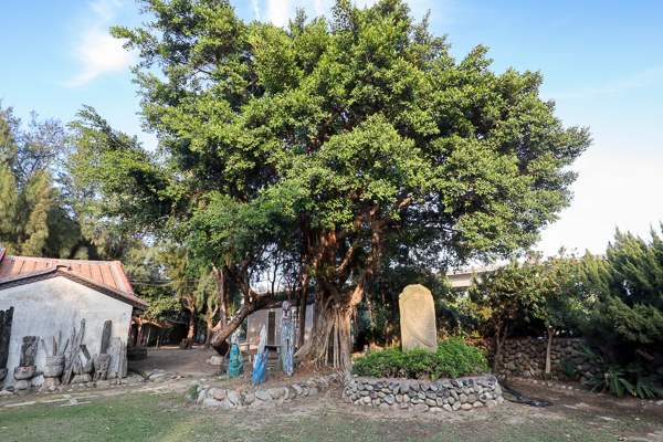 苗栗苑裡心雕居欣賞原住民木雕，心雕灶咖用餐喝下午茶，免費參觀