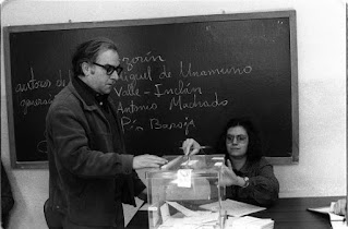 Lluís Hernández votando en 1979