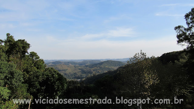 Vista dos montes que circundam Monte Belo do Sul, Serra Gaúcha