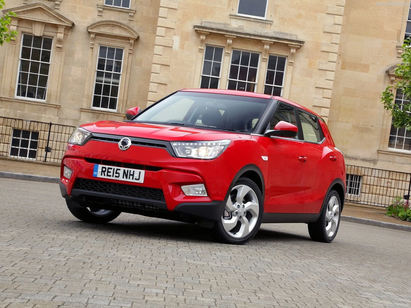 Hình ảnh xe ô tô SsangYong Tivoli 2016 & nội ngoại thất