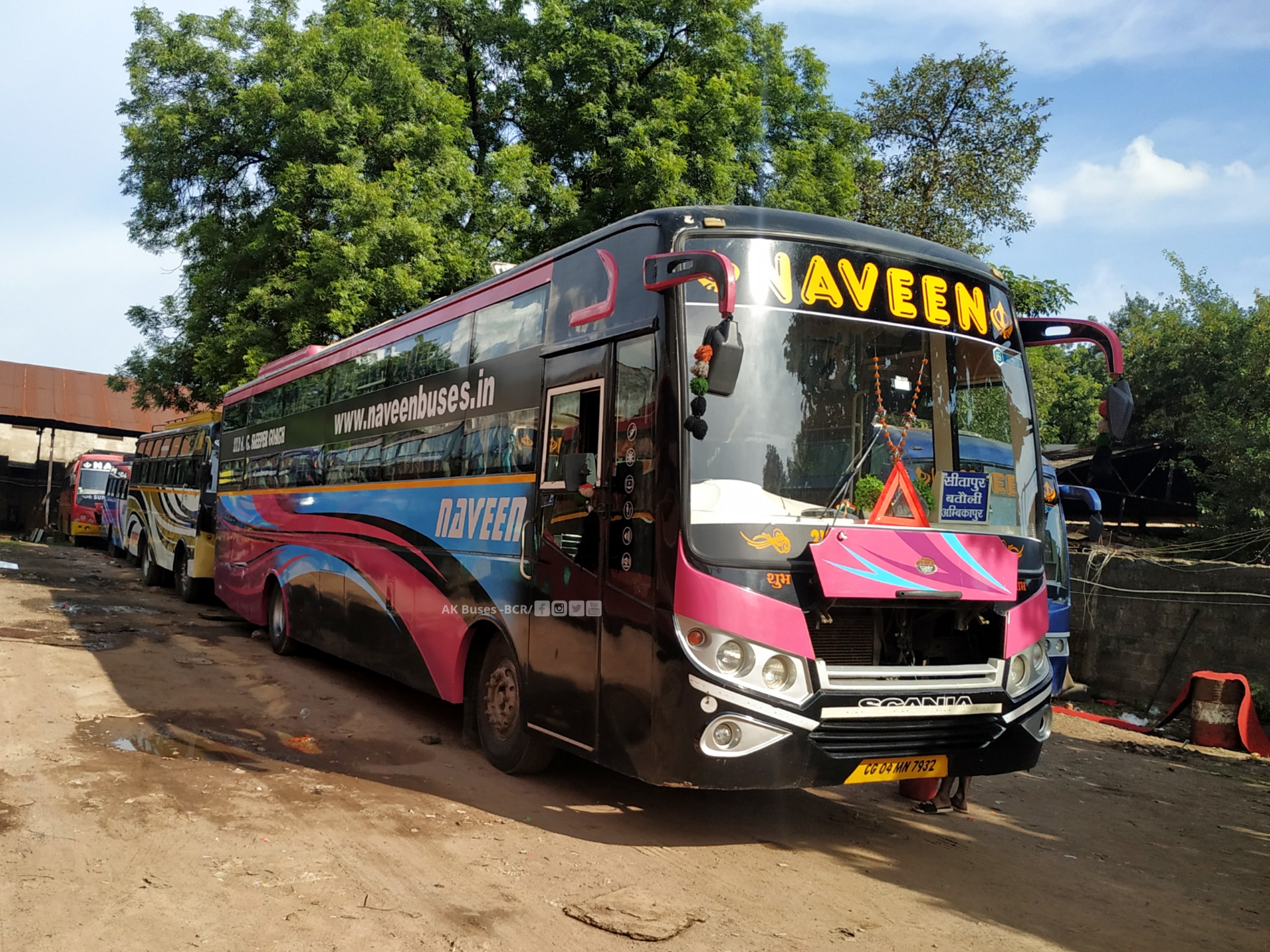 Naveen Travels Durg To Sitapur Bus