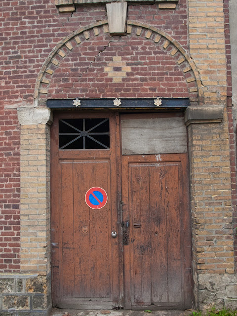 jiemve, le temps d'une pose, urbex, vieux village, Goussainville, porte cochère, décoration