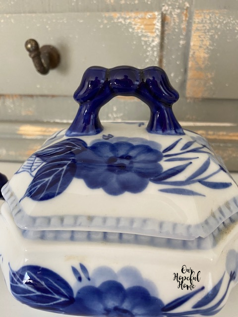 blue white floral tureen lid inticate detail handle