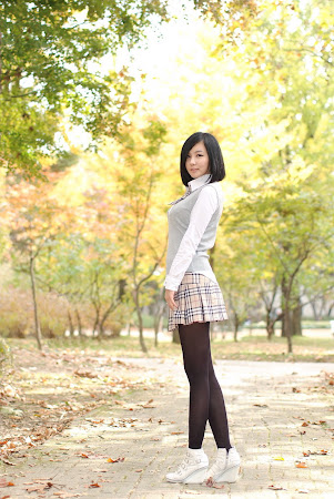 Ryu Ji Hye, School Girl in the Park 03