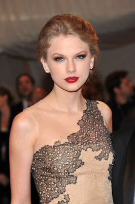 Taylor Swift Wear Gown