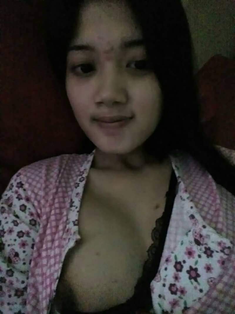  foto bokep abg igo manis sedang selfie pamer toket kecil ,gambar porno cewek indonesia toket cilik narsis