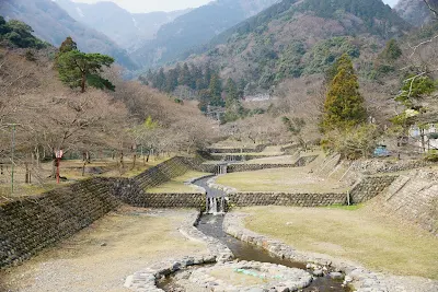 養老の滝から流れる川