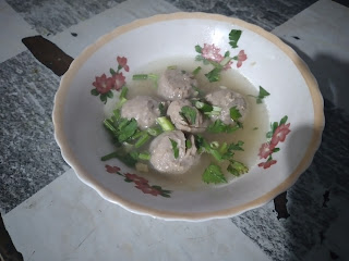 Bakso sendiri adalah makanan yang sangat akab dengan Masarakat Indonesia dari Kampung Sampai Kota.