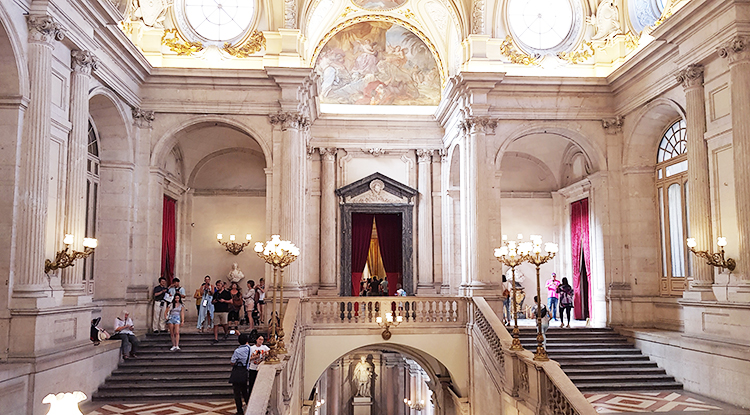 Intérieur du palais royal à Madrid