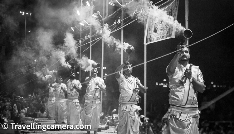 Apart from its spiritual and mystical appeal, Banaras is famous for a lot of other things. One of them is the spectacular Ganga Aarti that is conducted every evening on the Dashashwamedh Ghat. There are similar aartis conducted on other Ghats as well, but the perfection with which it is conducted on Dashashwamedh Ghat is unparalleled.