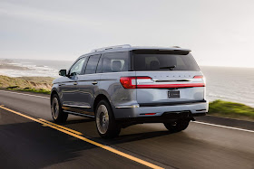 Rear 3/4 view of 2018 Lincoln Navigator 4X4 Black Label