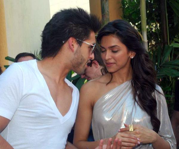 Deepika spotted kissing Siddharth Mallya