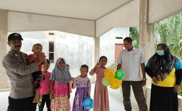 Bhabinkamtibmas Polsek Idi Tunong Polres Aceh Timur Dampingi Petugas Kesehatan