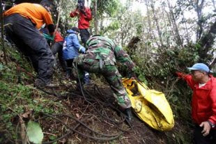 Foto Korban Sukhoi Superjet 100 Gunung Salak