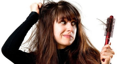 7 Tips Cara Mengatasi Rambut Rontok  Secara Alami dan Cepat